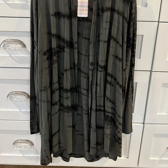 Evereve LA Made Iris Cardigan in Moss Tiedye - Picture 3 of 3